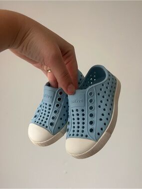 Native Kids Slip-On Water Shoes in Baby Blue with White Toe size 4